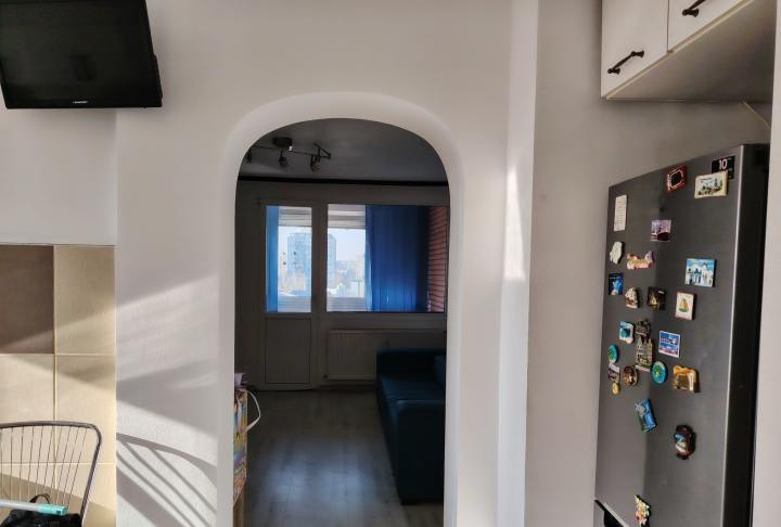 Apartament 3 camere  semidecomandat - zona Titan