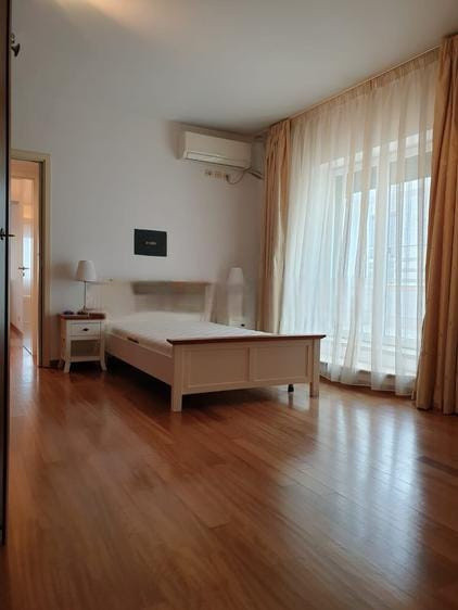 Apartament 5 camere-spatios- zona central-garaj