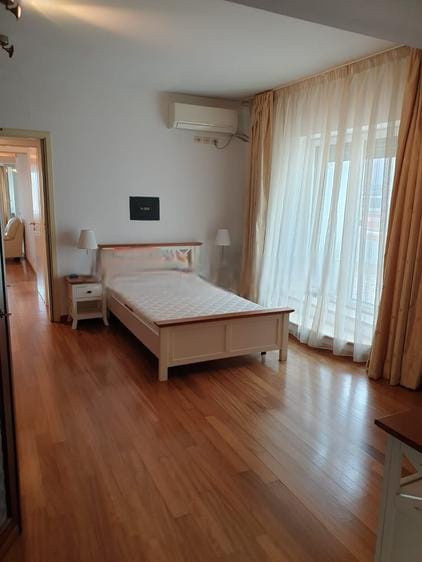 Apartament 5 camere-spatios- zona central-garaj