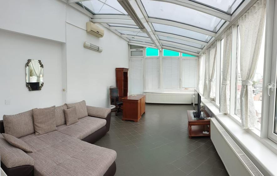 Apartament 5 camere-spatios- zona central-garaj