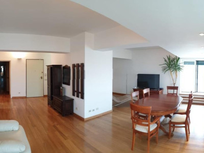 Apartament 5 camere-spatios- zona central-garaj