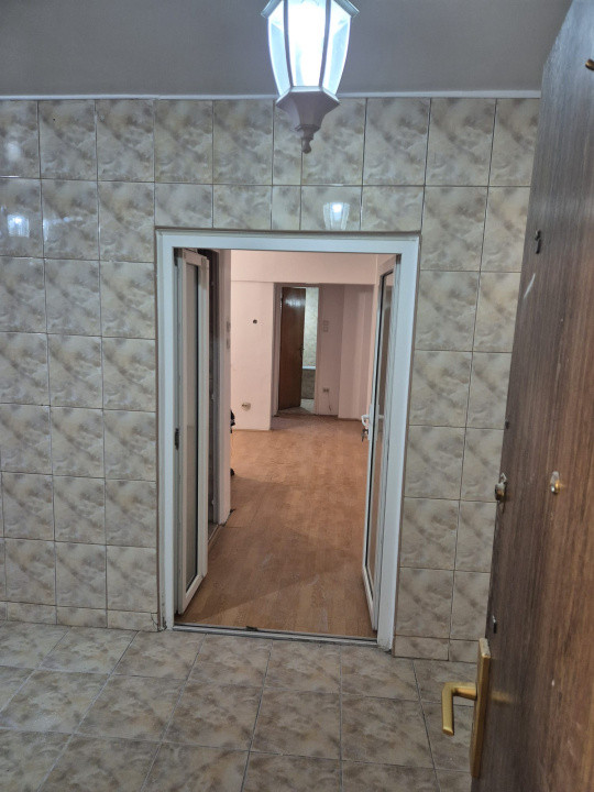 Apartament-de vanzare-4 camere-decomandat-zona Lujerului