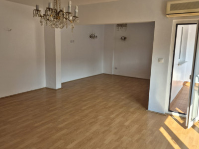 Apartament-de vanzare-4 camere-decomandat-zona Lujerului
