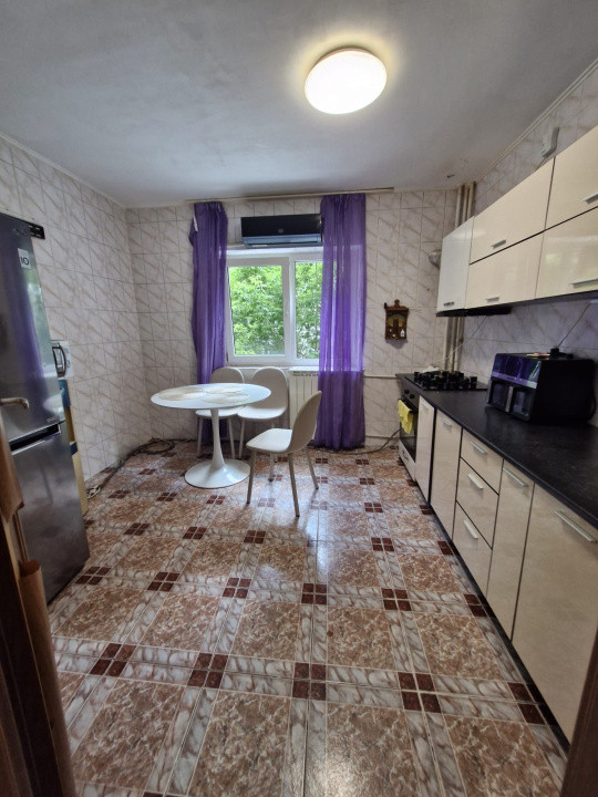 Apartament - 3 camere - Decomandat - Mall Vitan 
