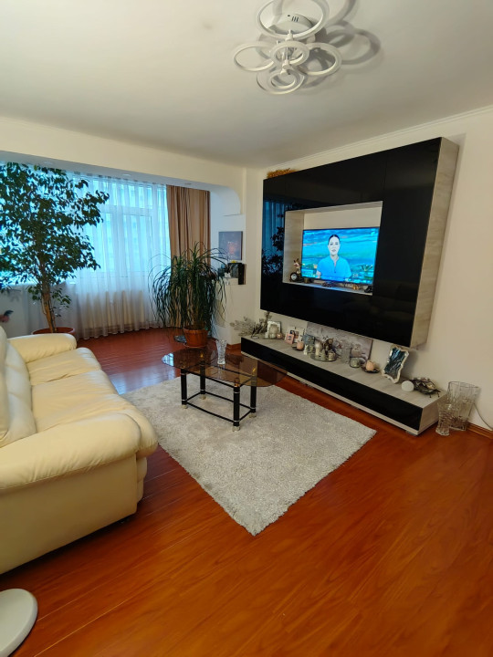 Apartament semidecomandat la 5 min de metrou etajul 4/9 zona Obor