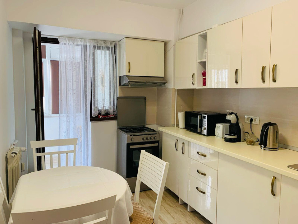 Apartament 3 camere-decomandat-zona Victoriei /  Titulescu