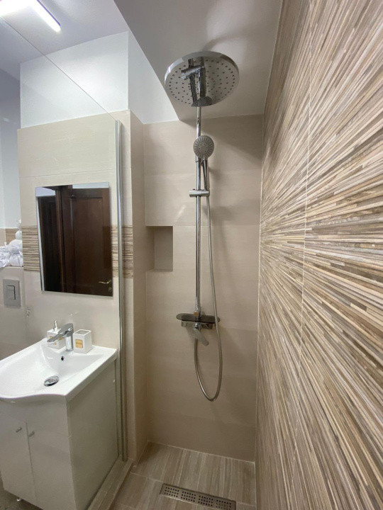Apartament 3 camere-decomandat-zona Victoriei /  Titulescu