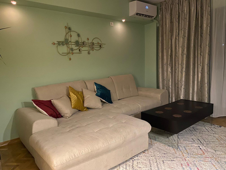 Apartament 3 camere-decomandat-zona Titulescu/Victoriei