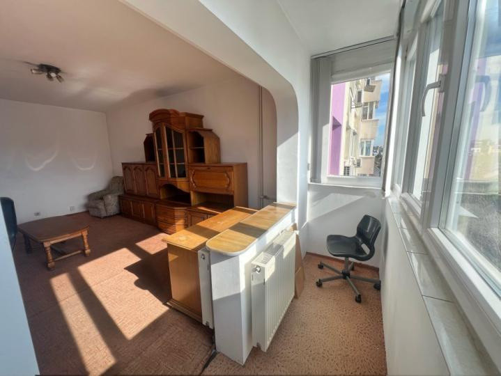 Apartament - 2 camere - Decomandat - Tineretului 