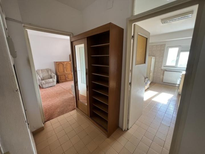 Apartament - 2 camere - Decomandat - Tineretului 