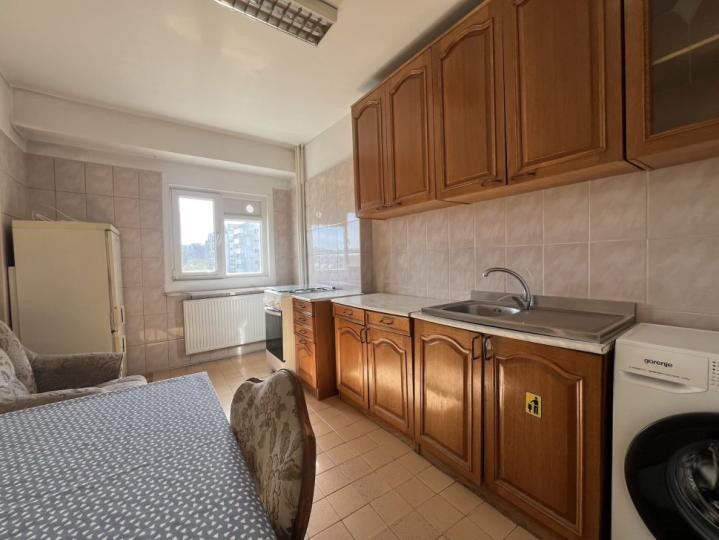 Apartament - 2 camere - Decomandat - Tineretului 