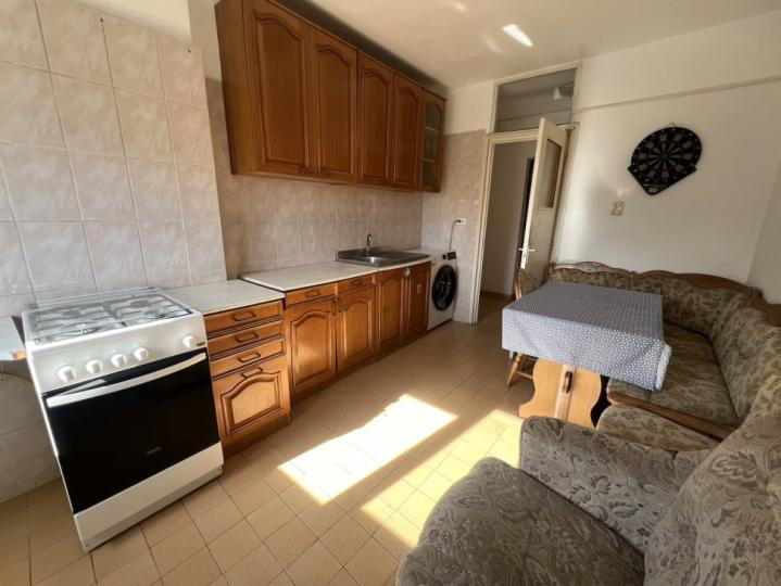 Apartament - 2 camere - Decomandat - Tineretului 