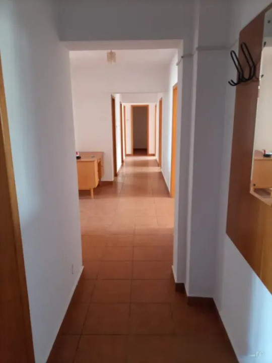 Apartament 5 camere  decomandat - piata Unirii
