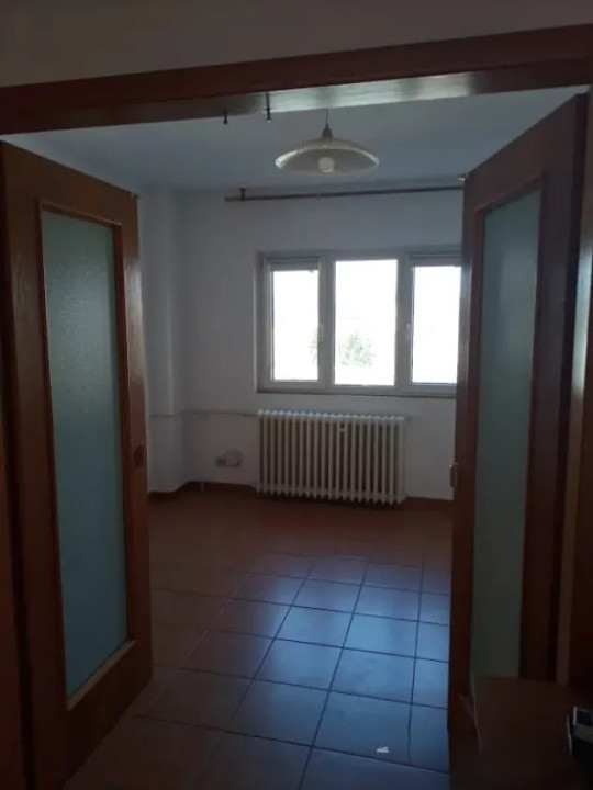 Apartament 5 camere  decomandat - piata Unirii