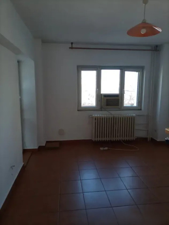 Apartament 5 camere  decomandat - piata Unirii