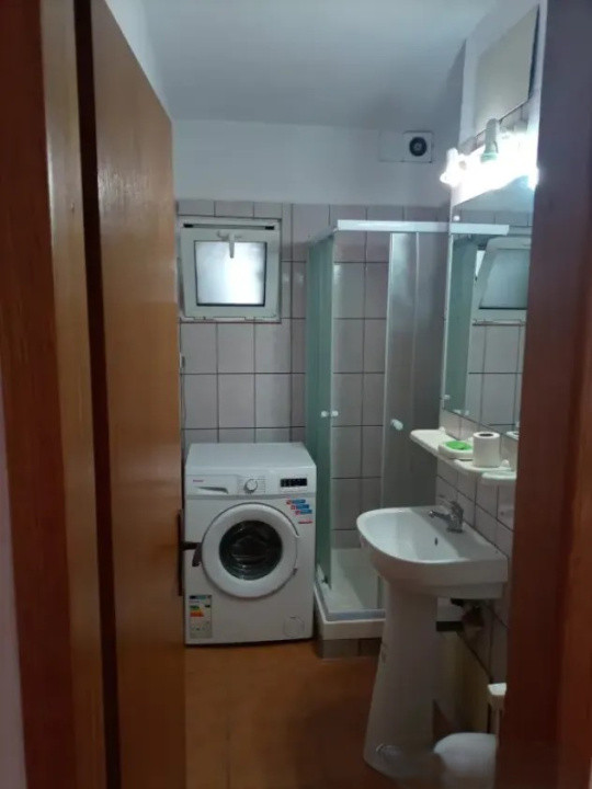 Apartament 5 camere  decomandat - piata Unirii
