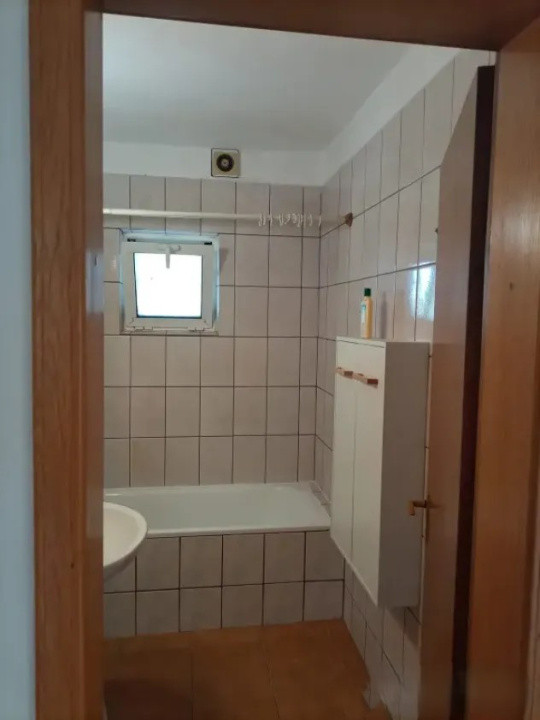Apartament 5 camere  decomandat - piata Unirii