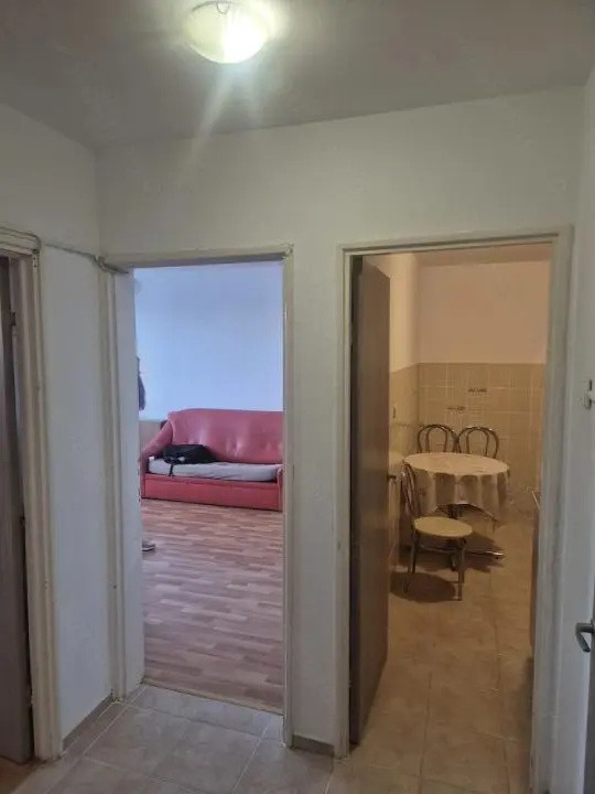 Apartament - 2 camere - decomandat - Tineretului 