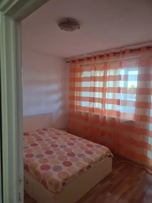 Apartament - 2 camere - decomandat - Tineretului 