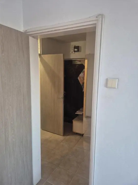 Apartament - 2 camere - decomandat - Tineretului 