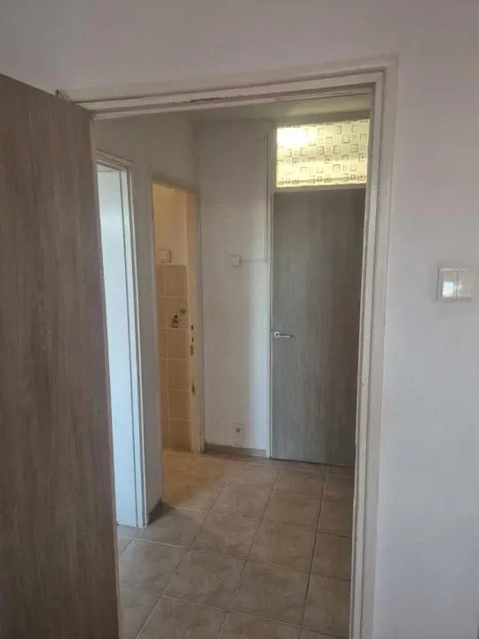Apartament - 2 camere - decomandat - Tineretului 