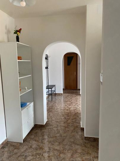 Apartament - 4 camere - Semidecomandat - Calea Vacaresti 