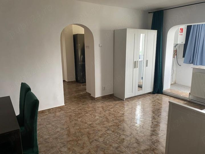 Apartament - 4 camere - Semidecomandat - Calea Vacaresti 