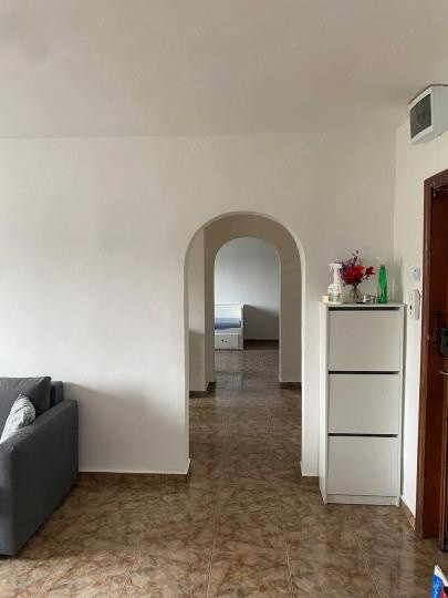 Apartament - 4 camere - Semidecomandat - Calea Vacaresti 