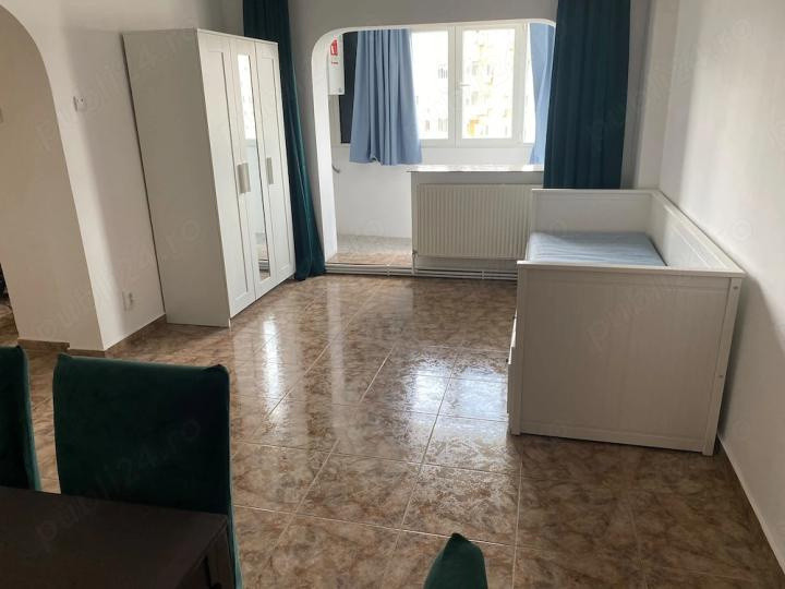 Apartament - 4 camere - Semidecomandat - Calea Vacaresti 