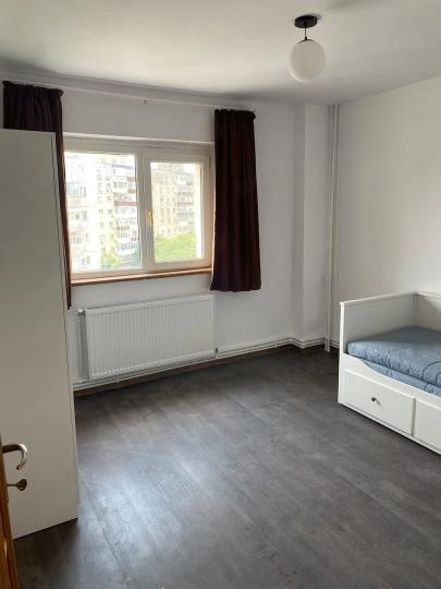 Apartament - 4 camere - Semidecomandat - Calea Vacaresti 