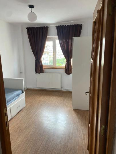 Apartament - 4 camere - Semidecomandat - Calea Vacaresti 