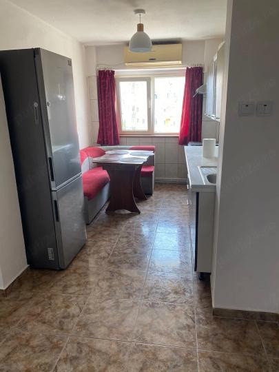 Apartament - 4 camere - Semidecomandat - Calea Vacaresti 