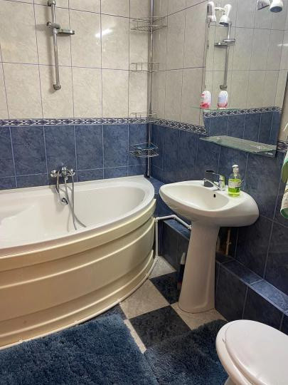 Apartament - 4 camere - Semidecomandat - Calea Vacaresti 