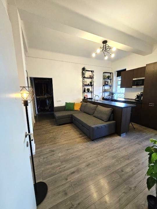 APARTAMENT DE 2 CAMERE, CENTRALA DE BLOC, 42MP, RENOVAT, PIATA ROMANA