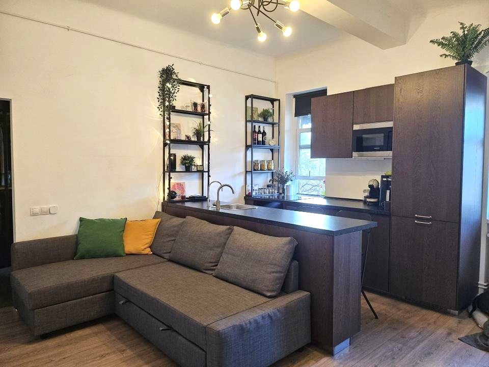 APARTAMENT DE 2 CAMERE, CENTRALA DE BLOC, 42MP, RENOVAT, PIATA ROMANA