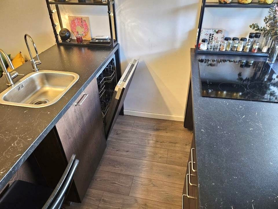 APARTAMENT DE 2 CAMERE, CENTRALA DE BLOC, 42MP, RENOVAT, PIATA ROMANA