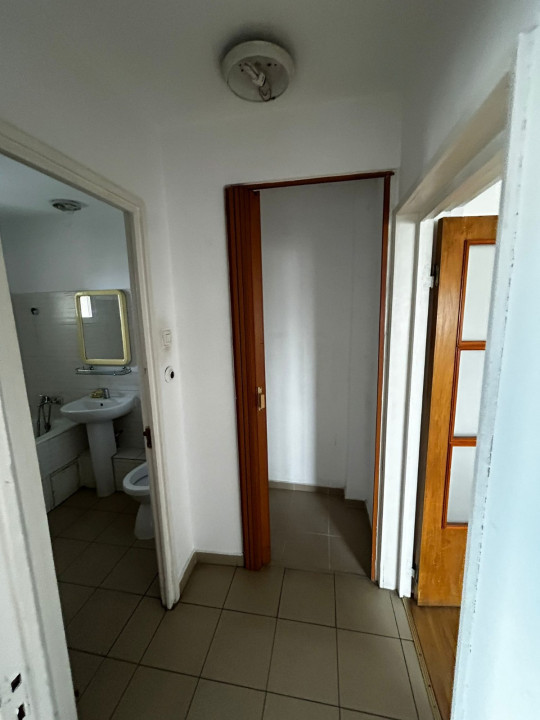 APARTAMENT 3 CAMERE-ZONA STEFAN CEL MARE-AN 1980-BLOC REABILITAT