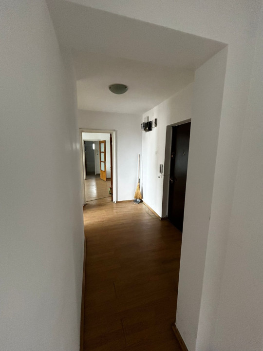 APARTAMENT 3 CAMERE-ZONA STEFAN CEL MARE-AN 1980-BLOC REABILITAT