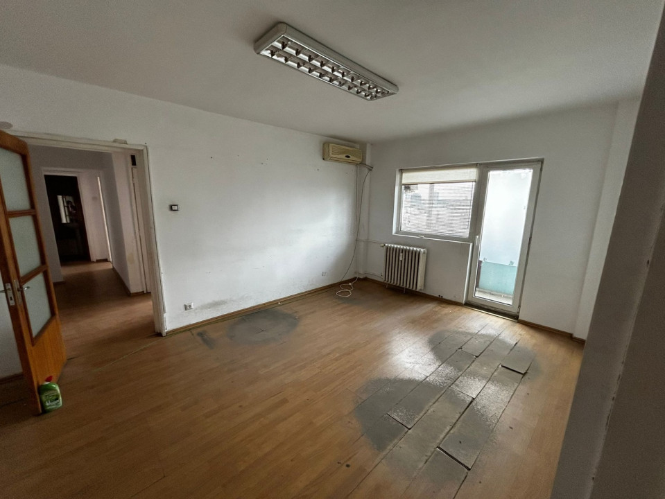 APARTAMENT 3 CAMERE-ZONA STEFAN CEL MARE-AN 1980-BLOC REABILITAT