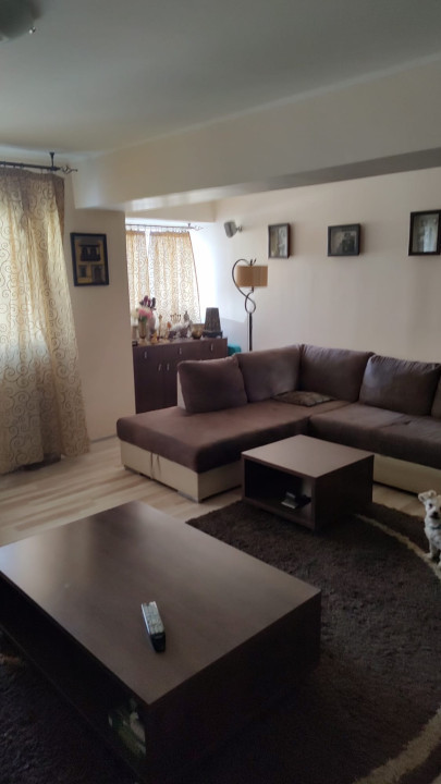 Apartament Semidecomandat 5 camere 