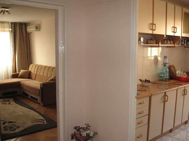 Apartament 3 camere - zona Aparatorii Patriei