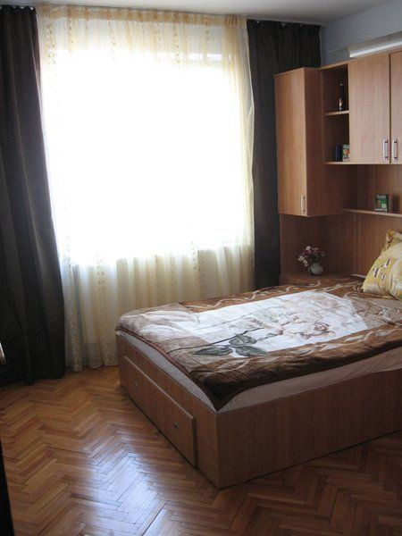 Apartament 3 camere - zona Aparatorii Patriei