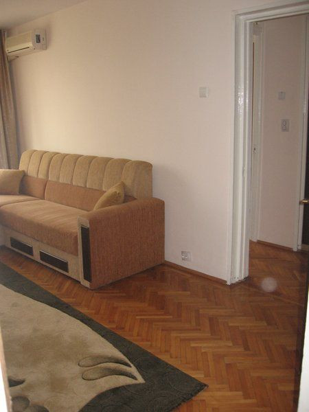 Apartament 3 camere - zona Aparatorii Patriei