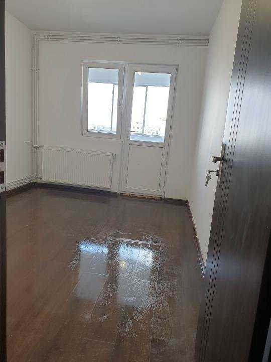 Apartament 4 camere, -centrala proprie- 2 balcoane - Pantelmon -