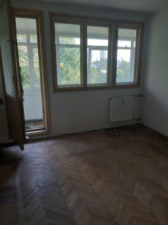 APARTAMENT 2 CAMERE - METROU 1 MAI - NECESITA RENOVARE - DOMENII