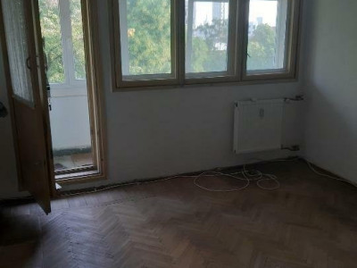 APARTAMENT 2 CAMERE - METROU 1 MAI - NECESITA RENOVARE - DOMENII