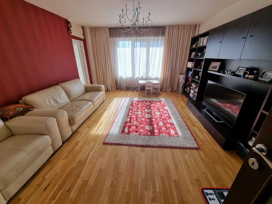 apartament trei camere decomandat - C. Calarasilor