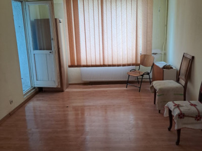 APARTAMENT 3 CAMERE-RAHOVA-STRADA GLICINELOR-DECOMANDAT-2 BAI