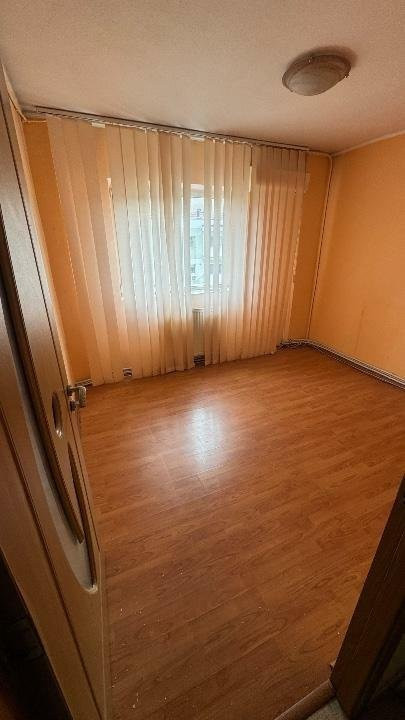 Apartament 3 camere-Gorjului-Centrala proprie-2 bai