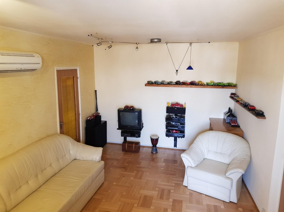 Apartament 4 camere-zona  Crangasi